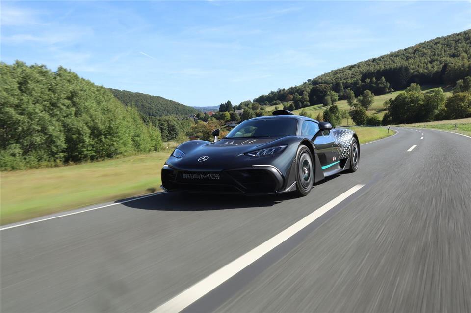 Racing in the Streets: Gut, Fahrzeuge wie der AMG One gehören in Sammlungen oder auf die Rennstrecke - doch auch eine gepflegte Ausfahrt auf der Landstraße ist spaßig.Thomas Geiger/dpa-tmn