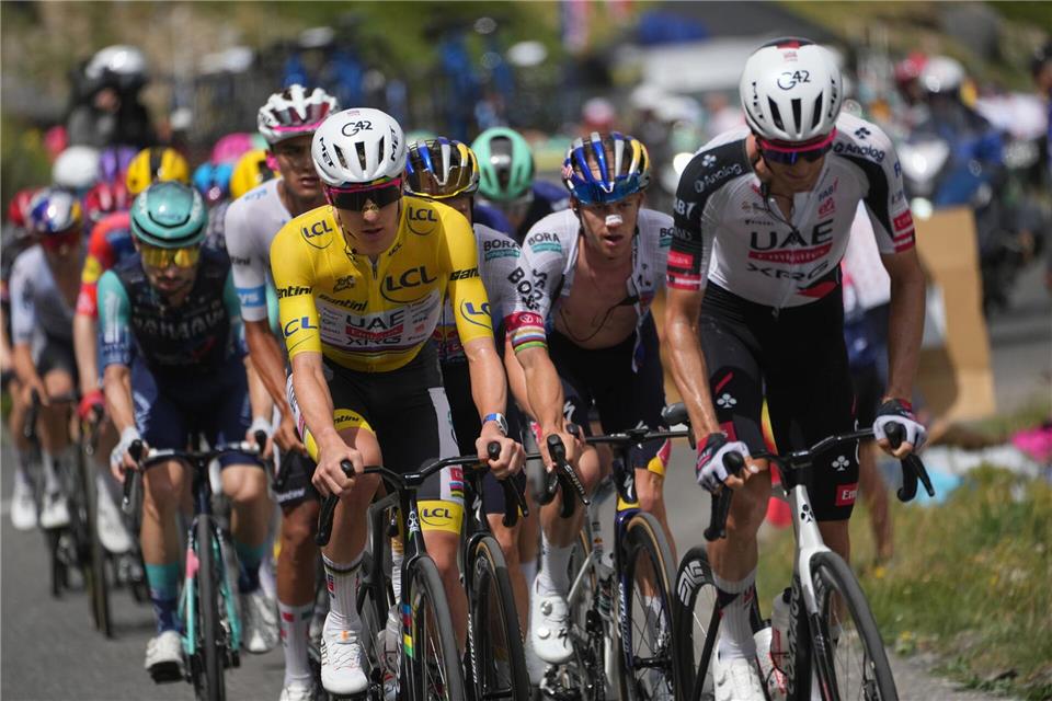 Rad-Star Tadej Pogacar auf der vorletzten Etappe. Thibault Camus/AP/dpa
