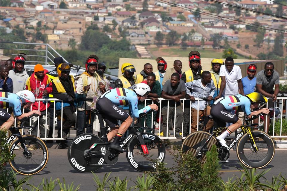 Malaria? Impfmarathon? Deutsche bei WM „positiv überrascht“ Rad-WM in Ruanda: Das belgische Team in Aktion. (Archiv)Jerome Delay/AP/dpa