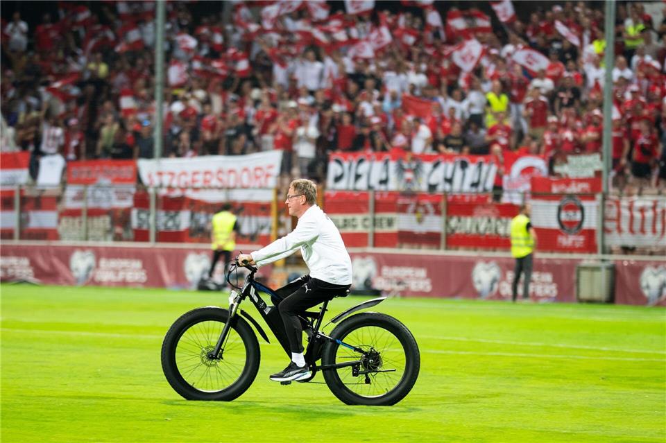 Radler auf Rasen: Ralf Rangnick.Georg Hochmuth/APA/dpa