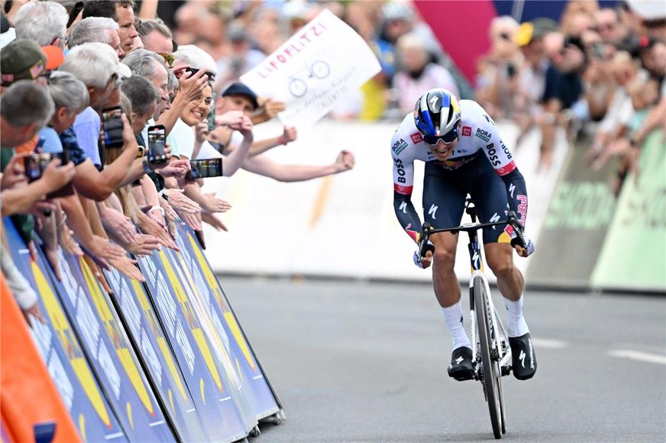 Radprofi Florian Lipowitz beim Auftakt der Deutschland Tour.Federico Gambarini/dpa