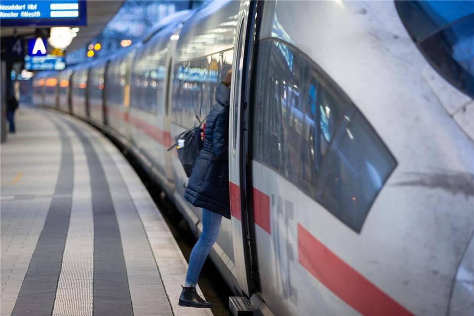 Räuber fuhr schwarz: Endstation Bielefeld.(Archivbild)Friso Gentsch/dpa