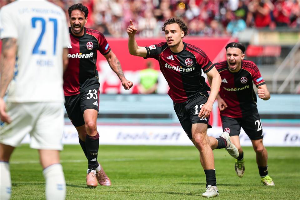 Rafael Lubach sorgt für Freude bei den Nürnberger Fans.Daniel Karmann/dpa