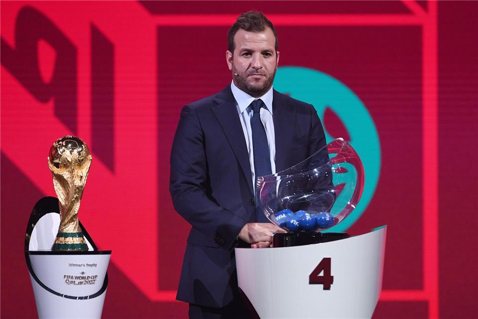 Rafael van der Vaart hat sich für eine diskriminierende Aussage über Japans Fußballer entschuldigt. (Archivbild)Kurt Schorrer/FIFA/dpa