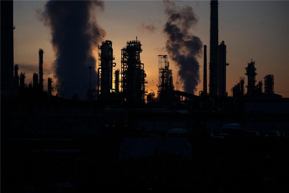 Raffinerie in Deutschland: Preise für Rohöl auf dem Weltmarkt kräftig gestiegen.Marijan Murat/dpa