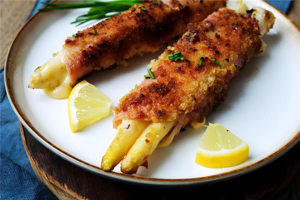 Raffiniert und doch schnell zubereitet ist das Spargel-Cordon-Bleu von Steffi Sinzenich.Steffi Sinzenich/gaumenfreundin.de/dpa-tmn