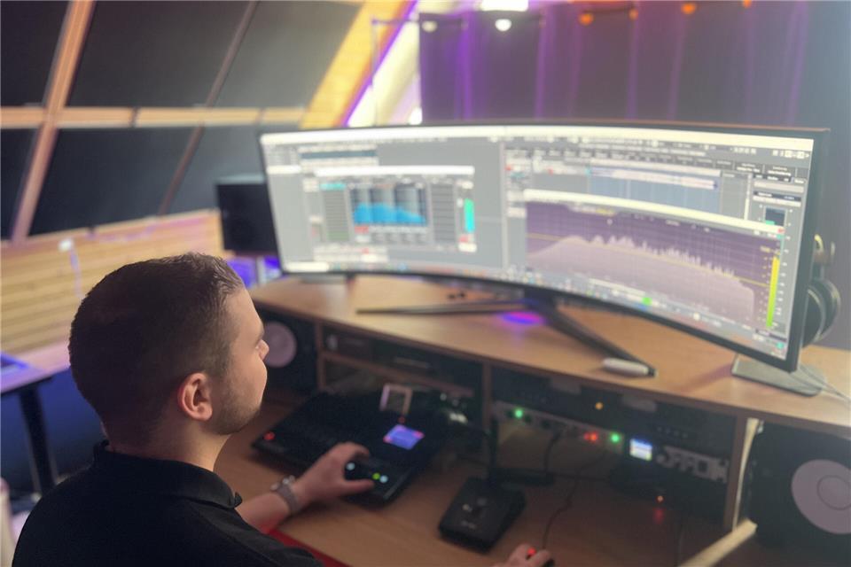 Raik Menzel hat sich in Gemen den Traum eines eigenen Tonstudios verwirklicht.