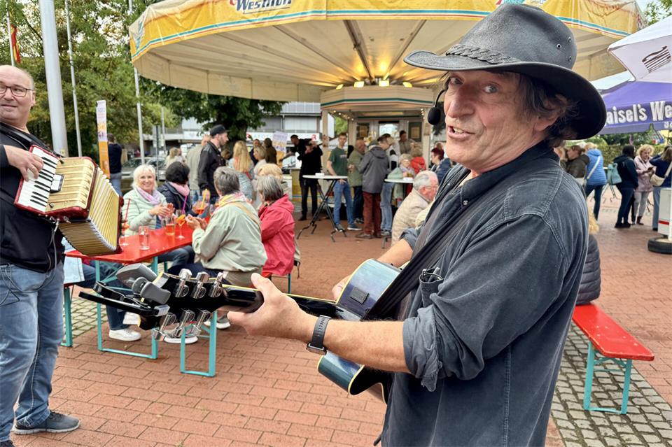 Rainer Migenda hat beim letzten Abend für Sommerlaune gesorgt.