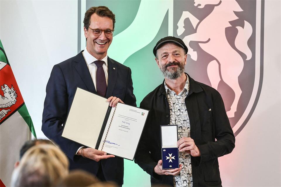 Ralf König ist bekannt für seine gesellschaftskritischen Cartoons.Oliver Berg/dpa
