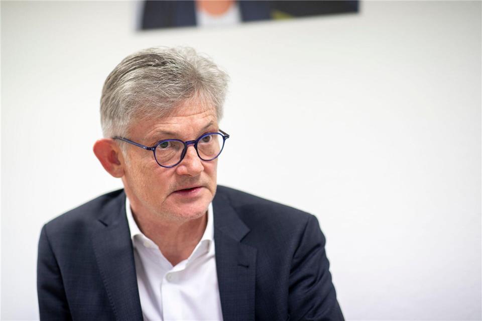 Ralph Spiegler ist seit 1994 Bürgermeister von Nieder-Olm und hat das Thema Barrierefreiheit lange vor sich hergeschoben, wie er sagt.Helmut Fricke/dpa