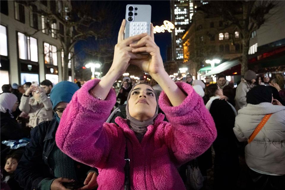 Ramadan-Beleuchtung in der Frankfurter City brennt.Boris Roessler/dpa