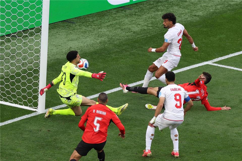 Ramin Rezaeian traf zum 1:1.Maddy Grassy/AP/dpa