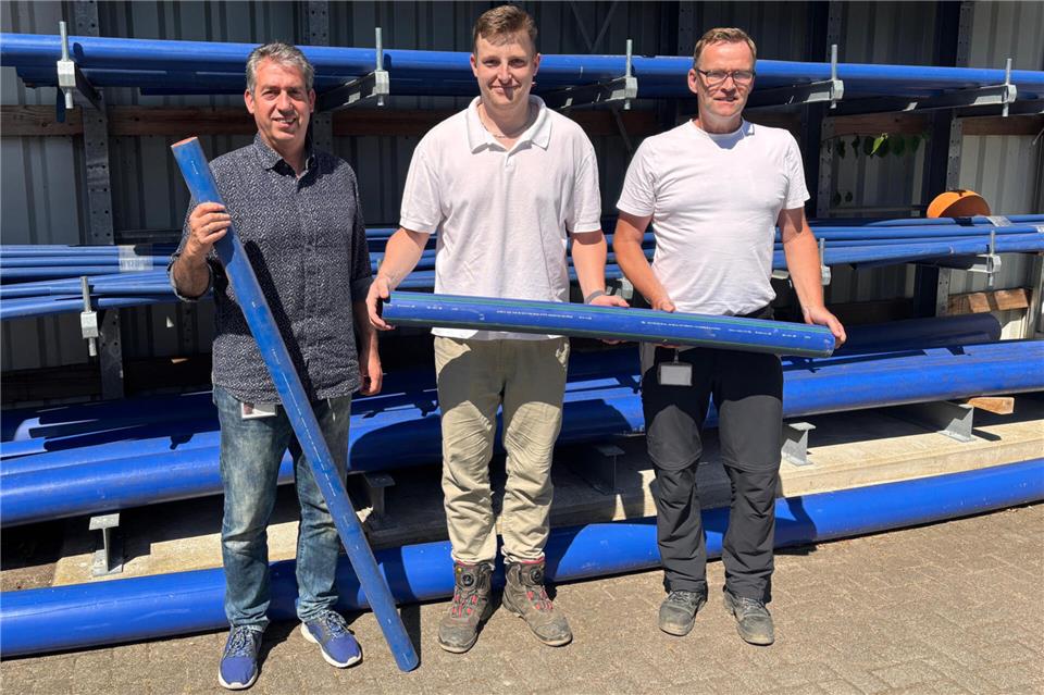 Ramon Steggink, Maik Carstensen und Dietmar Schumacher von der RWW erklären, wie es zu Rohrbrüchen kommen kann und wie die RWW dagegen vorgeht.