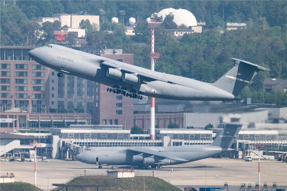 Ramstein gilt als das wichtigste US-Drehkreuz in Europa. (Archivbild)Boris Roessler/dpa