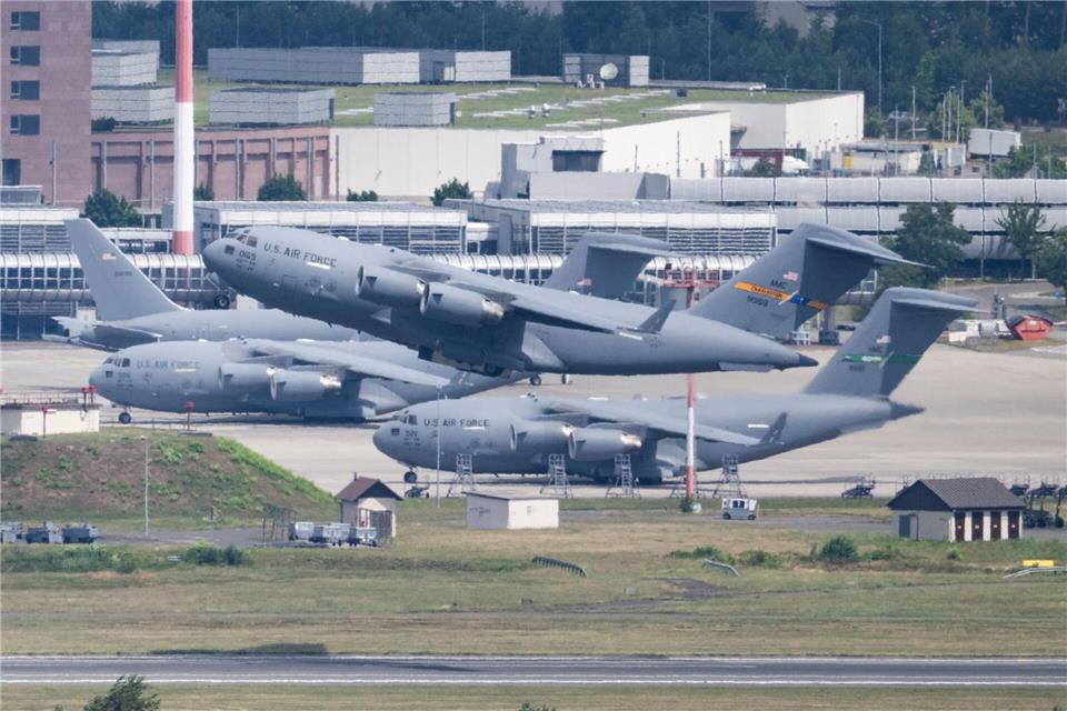 Ramstein ist ein wichtiges Drehkreuz für die US-Armee in Europa. (Archivbild)Boris Roessler/dpa