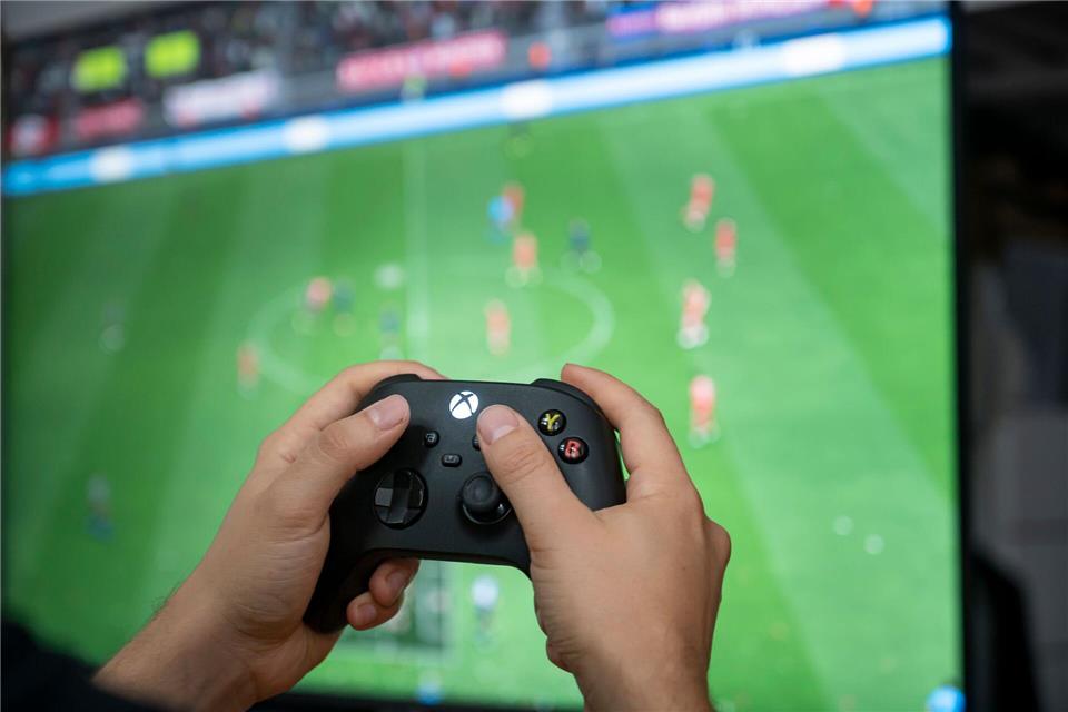 Ran an die Konsole: Gamer greifen immer mehr auf Abo-Dienste zurück. (Symbolbild)Fabian Sommer/dpa