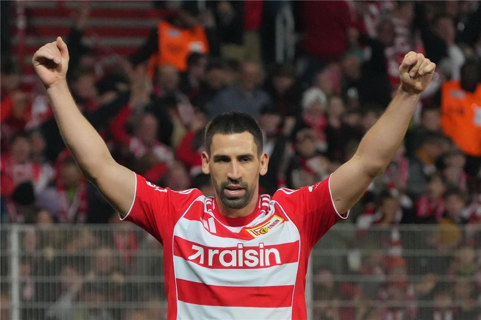 Rani Khedira steht beim 0:0 gegen Freiburg oft im Mittelpunkt. Soeren Stache/dpa