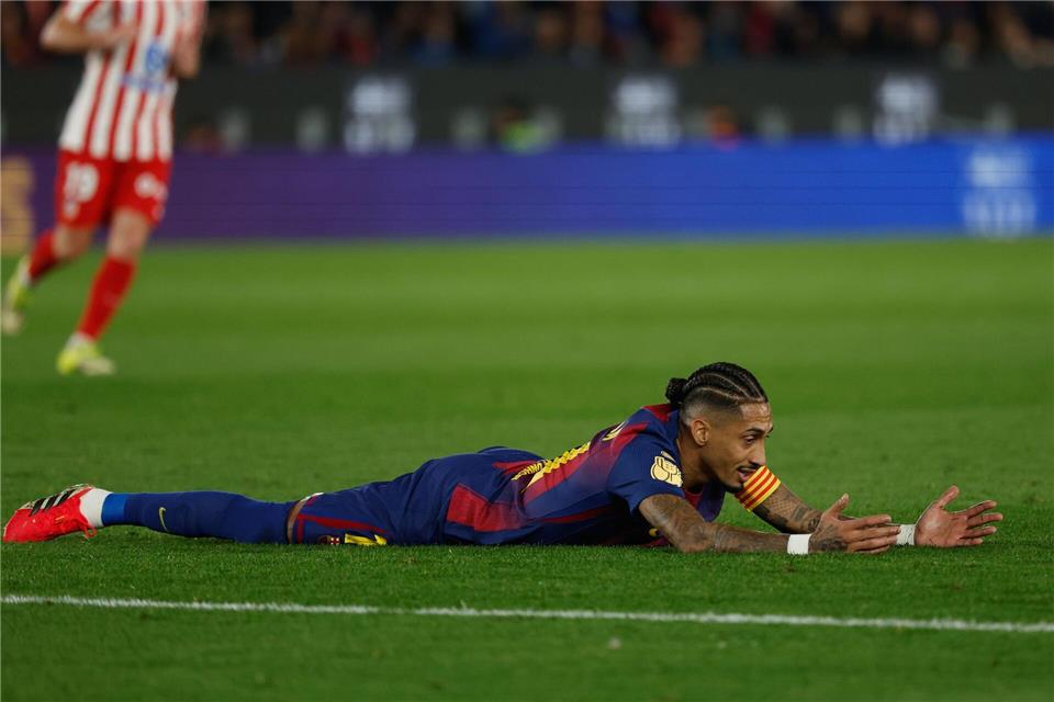 Raphinha und der FC Barcelona sind im Pokal an Atlético Madrid gescheitert.Joan Monfort/AP/dpa