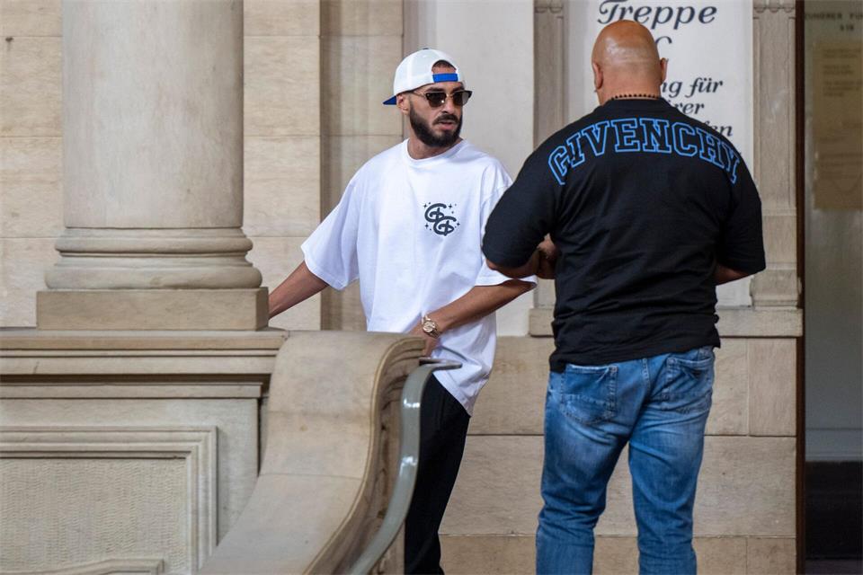 Rapper Shindy hat wegen eines Rippenbruchs seine geplante Tour absagen müssen. (Archivbild)Monika Skolimowska/dpa
