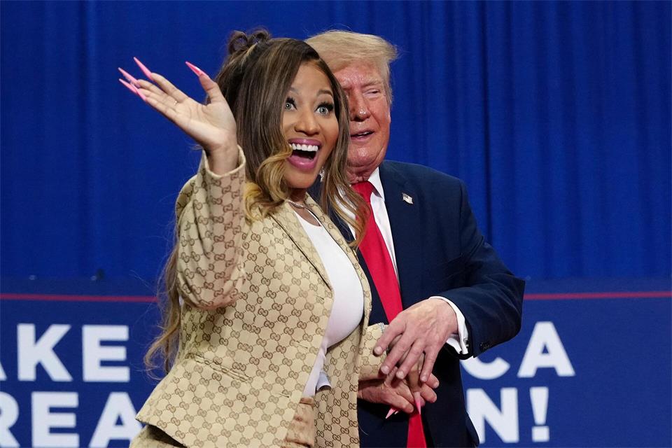 Rapperin Nicki Minaj hat als großer Trump-Fan ihren „Lieblingspräsidenten“ beim Wahlkampf unterstützt. Julia Demaree Nikhinson/AP/dpa