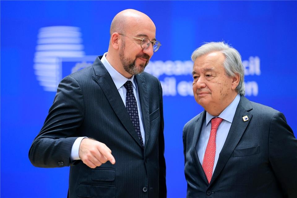 Ratspräsident Charles Michel (l) und UN-Generalsekretär António Guterres beim EU-Gipfel in Brüssel.
