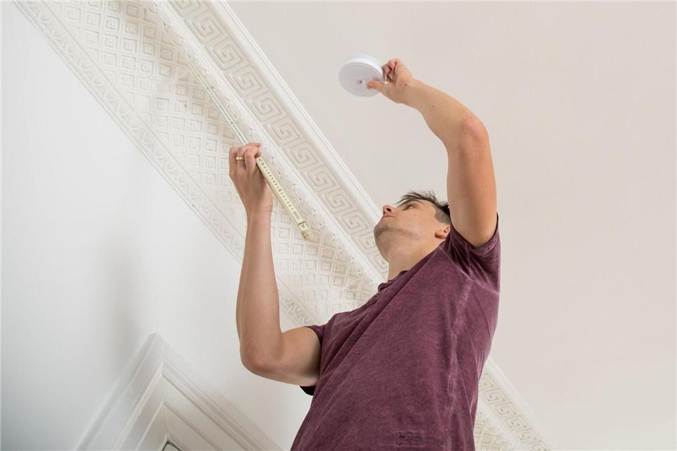 Rauchmelder können Leben retten: Wichtig ist ihre Funktion regelmäßig zu überprüfen.picture alliance / dpa Themendienst