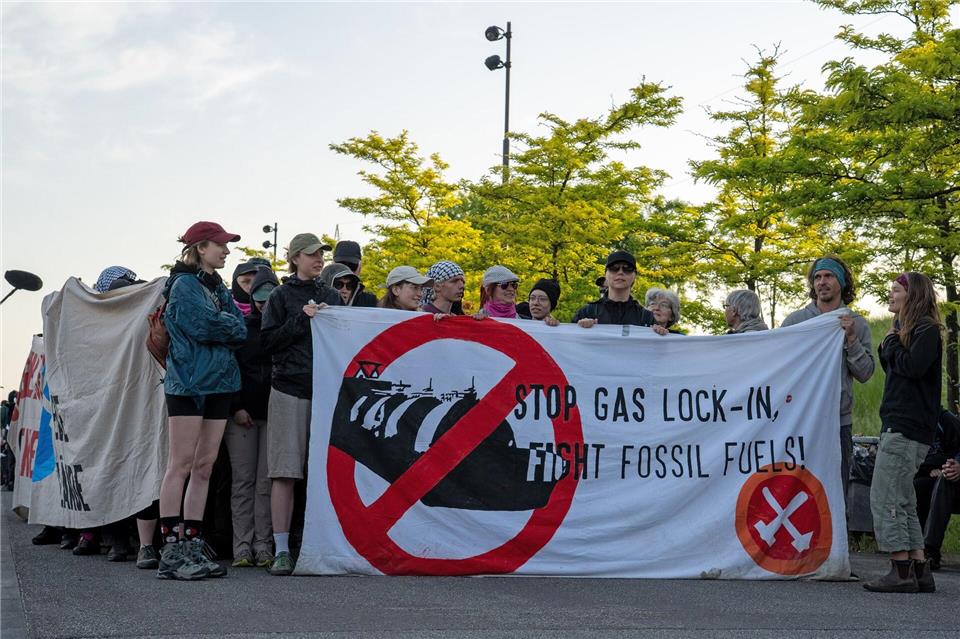 Raus aus fossilen Energieträgern - mit dieser Forderung zogen Hunderte Klimaaktivisten durch die Straßen von Hamm.Max Lametz/dpa