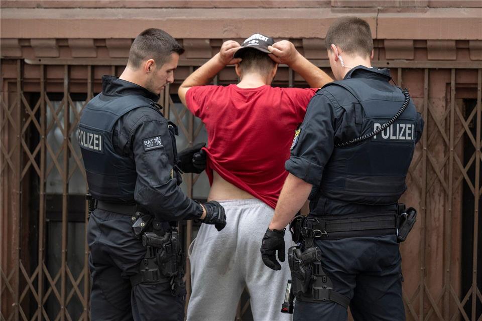 Rauschgiftdelikte machen nach wie vor einen hohen Anteil der Delikte im Bahnhofsviertel aus.Boris Roessler/dpa