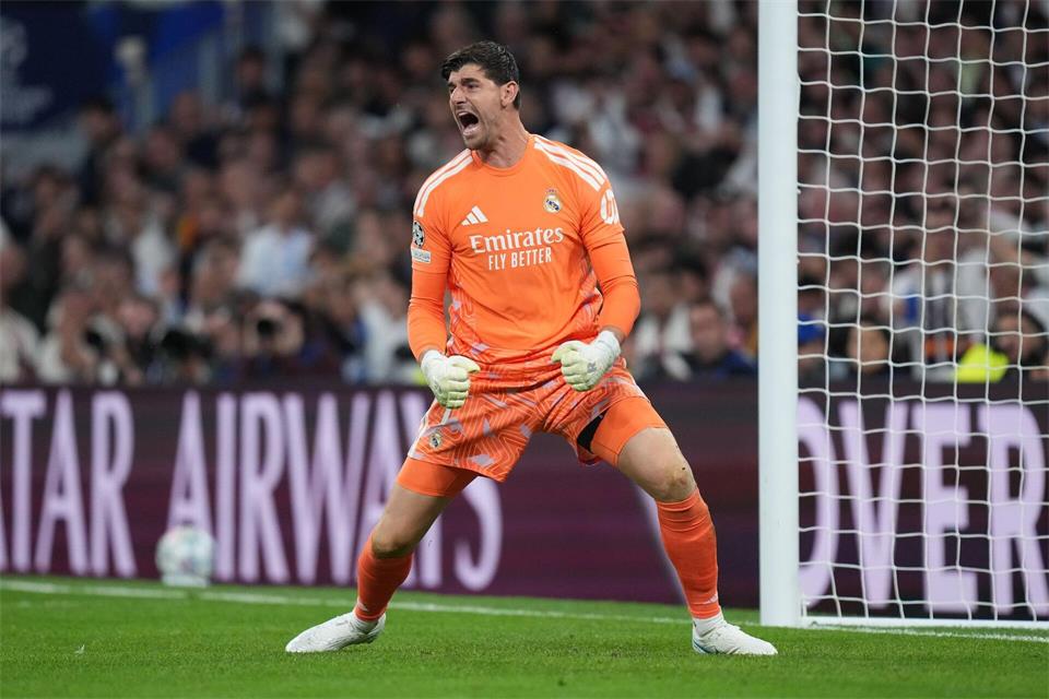 Real Madrids Torhüter Thibaut Courtois verhindert mehrmals die Führung von RB Leipzig. Bernat Armangue/AP/dpa