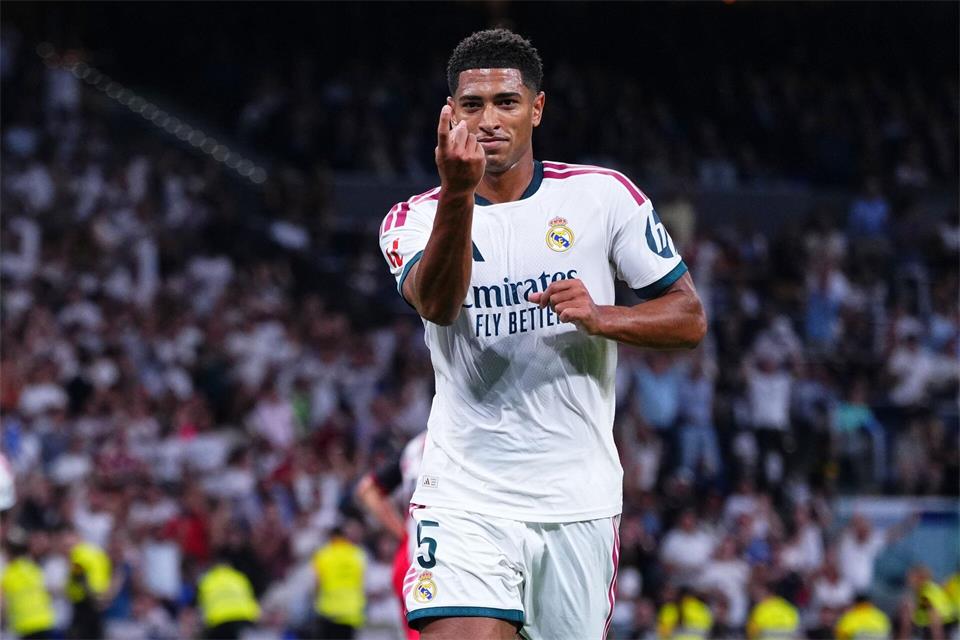 Real-Star Jude Bellingham jubelt nach seinem Treffer.Manu Fernandez/AP/dpa