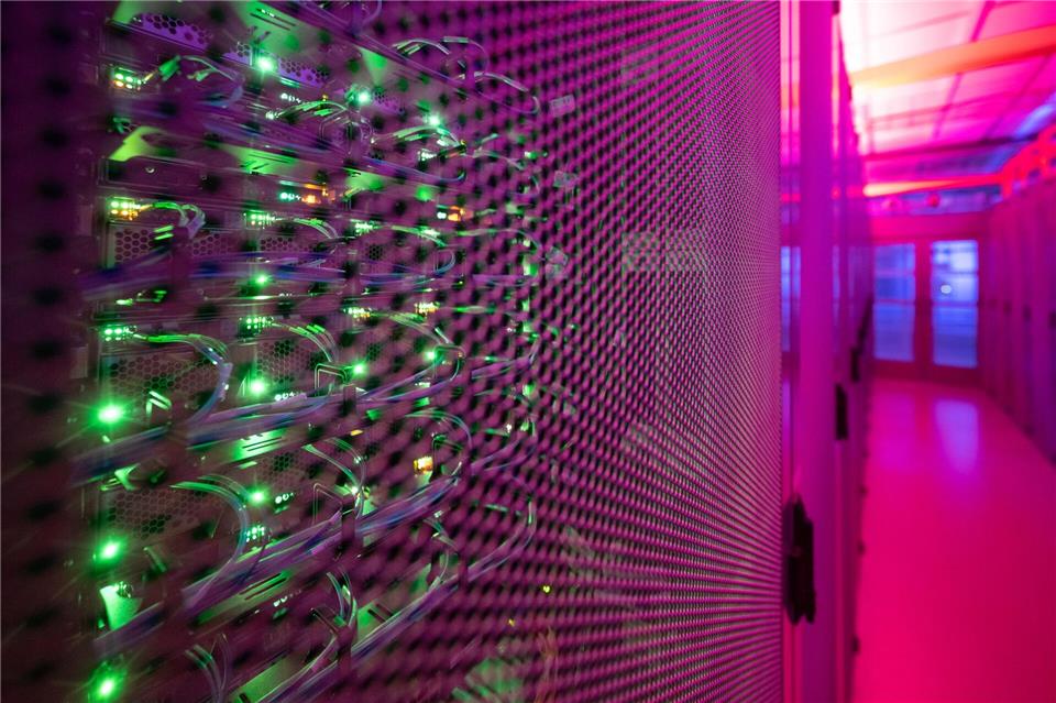 Telekom und Nvidia wollen Rechenzentrum in München bauen  Rechenzentren spielen eine wichtige Rolle bei der Digitalisierung. (Archivbild)Sebastian Gollnow/dpa