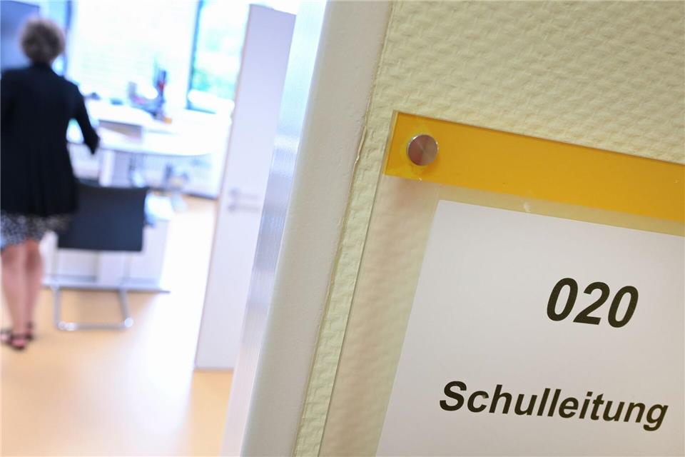 Rechnerisch fehlt an jeder vierten Schule in Sachsen-Anhalt ein Schulleiter oder stellvertretender Schulleiter (Archivbild)Arne Dedert/dpa
