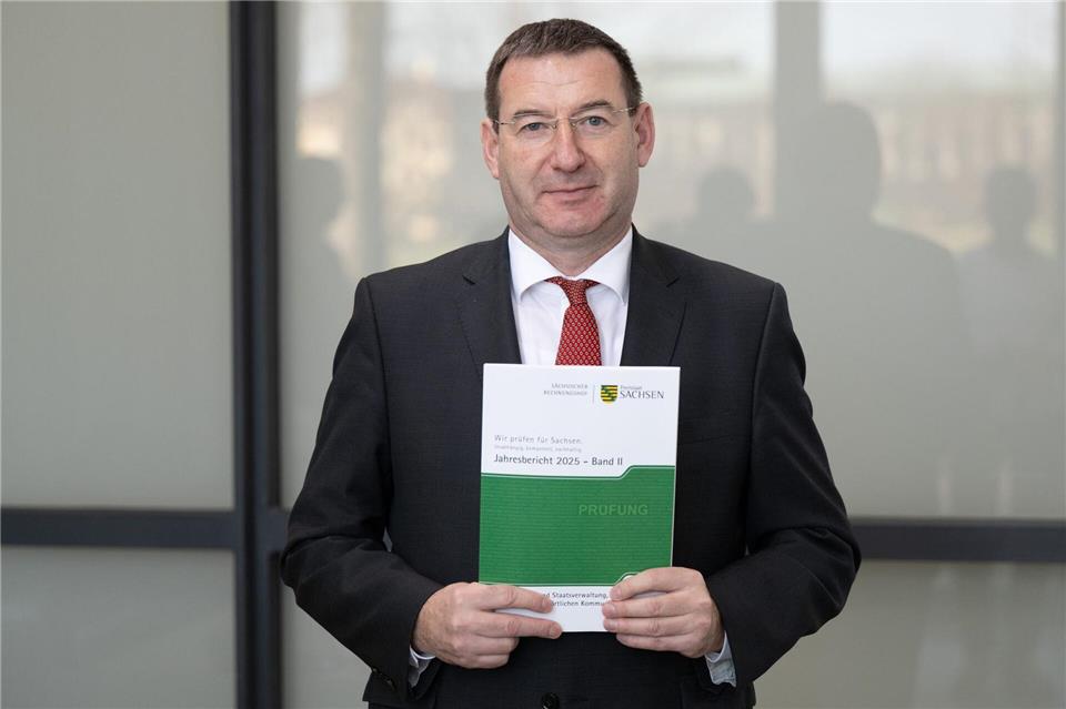 Rechnungshofpräsident Jens Michel mahnt den Freistaat Sachsen zu einer soliden Haushaltspolitik. Sebastian Kahnert/dpa