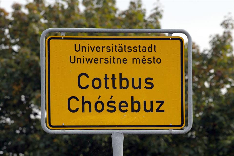 Rechte Gewalttaten sorgen in Cottbus nach mehreren Vorfällen bereits in der Vergangenheit für Verunsicherung. (Symbolbild)Paul Zinken/dpa-Zentralbild/ZB