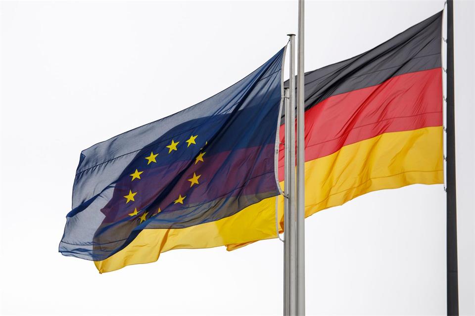 Redmann will das Innenministerium dauerhaft beflaggen. (Symbolbild)Carsten Koall/dpa