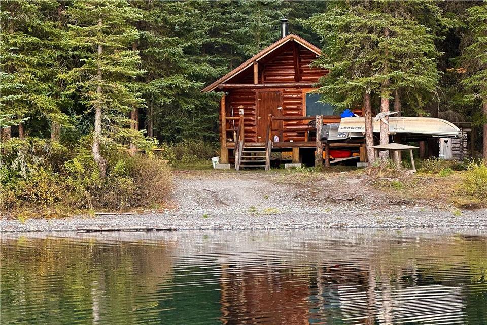 Refugium für Eremiten: die Outpost Cabin am Netson Lake.Ole Helmhausen/dpa-tmn