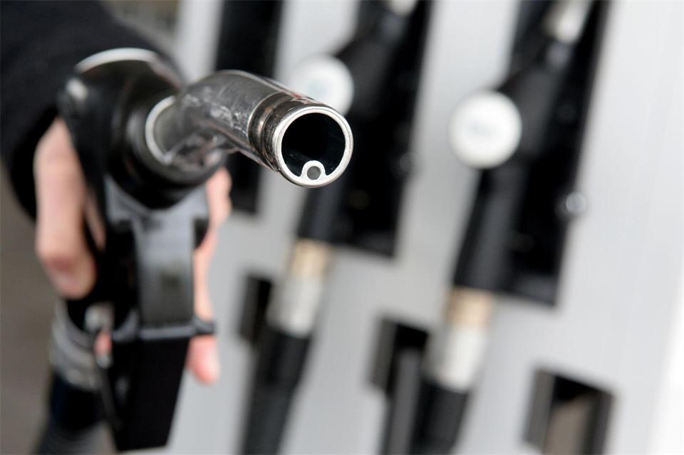 Regelmäßig genutzte Tankstellen lassen sich in Preisvergleich-Apps speichern.picture alliance / Franziska Kraufmann/dpa