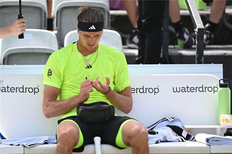 Regelmäßig überprüft Alexander Zverev während seiner Tennis-Matches seinen Blutzuckerwert. (Archivbild)Marijan Murat/dpa