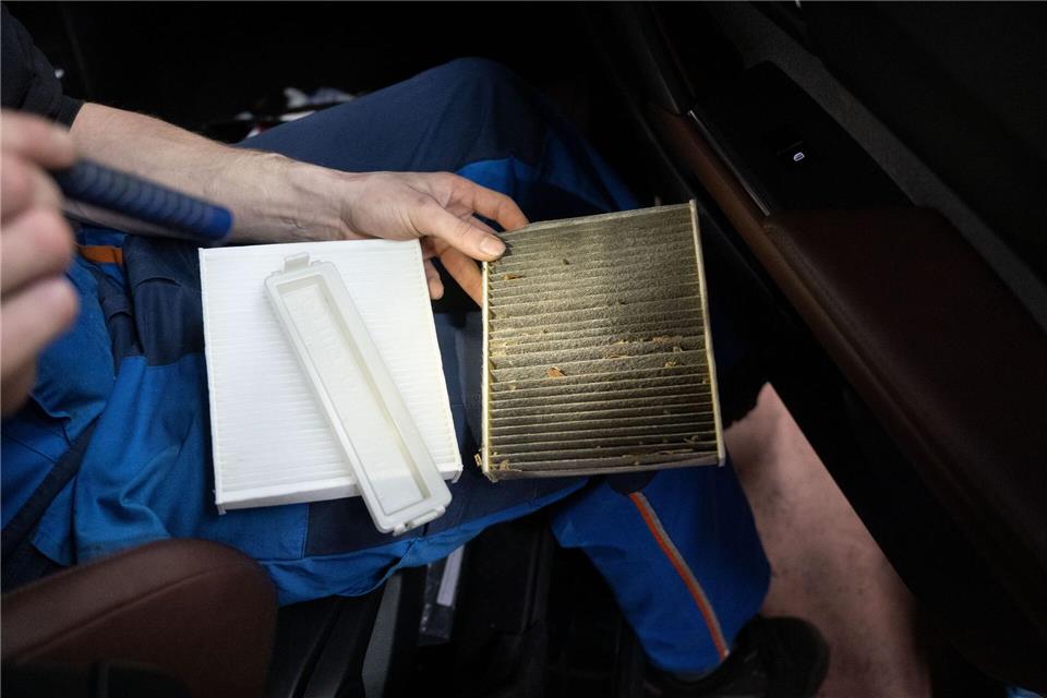 Regelmäßiger Wechsel empfohlen: Der Innenraumfilter sollte jährlich oder nach 15.000 bis 20.000 Kilometern ausgetauscht werden, idealerweise im Frühling.Marijan Murat/dpa/dpa-tmn