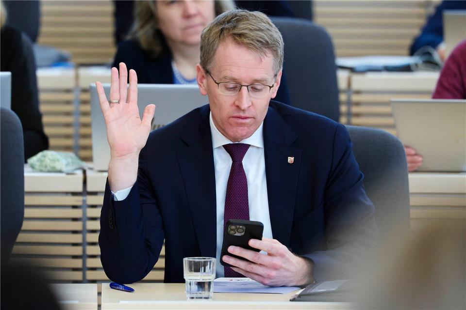 Regierungschef Daniel Günther (CDU) verweist auf Investionen auch in die Wohnraumförderung.Frank Molter/dpa