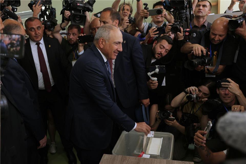 Regierungschef Paschinjan strebt eine weitere Amtszeit nach der Parlamentswahl an. Anthony Pizzoferrato/AP/dpa