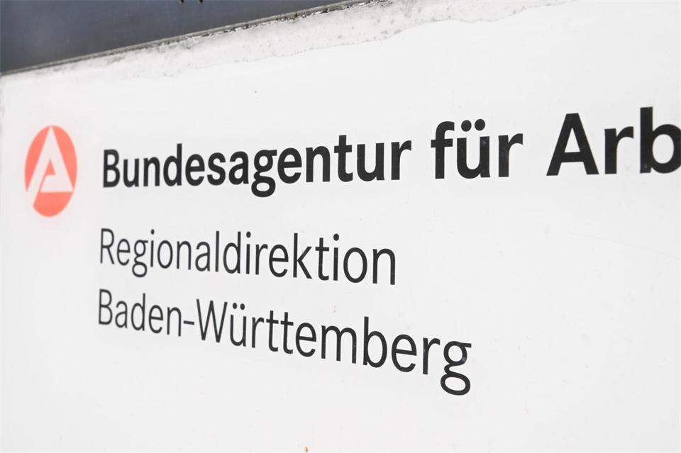 Regionaldirektion rechnet mit Anstieg der Arbeitslosigkeit um 1,2 Prozent. (Archivbild)Bernd Weißbrod/dpa