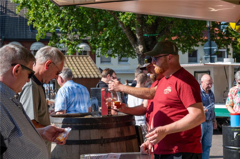 Regionale Biersorten (hier von der Brauerei Hagedorn in Rhede) werden auf der zweiten Probiermeile am 8. und 9. August auf dem Marktplatz ausgeschenkt.