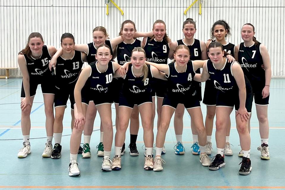 Regionalliga-Überfliegerinnen: Die U18 des RSV gewann auch das letzte Saisonspiel in Uerdingen und wurde souveräner Meister.