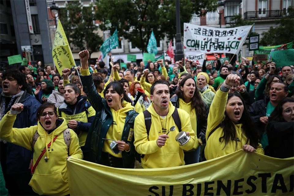 Regionalpräsidentin Ayuso macht Spaniens Regierungschef Sánchez für die Proteste mitverantwortlich.Alejandro Martínez Vélez/EUROPA PRESS/dpa