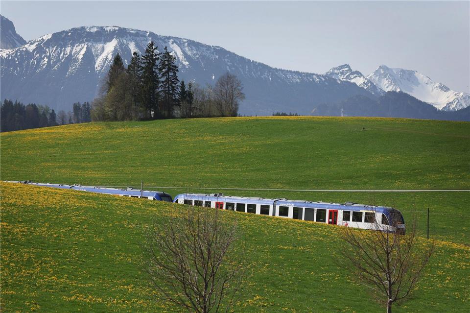 Regionalzüge übernehmen auch in Bayern eine immens wichtige Aufgabe im Bahnnetz. (Symbolbild)Karl-Josef Hildenbrand/dpa