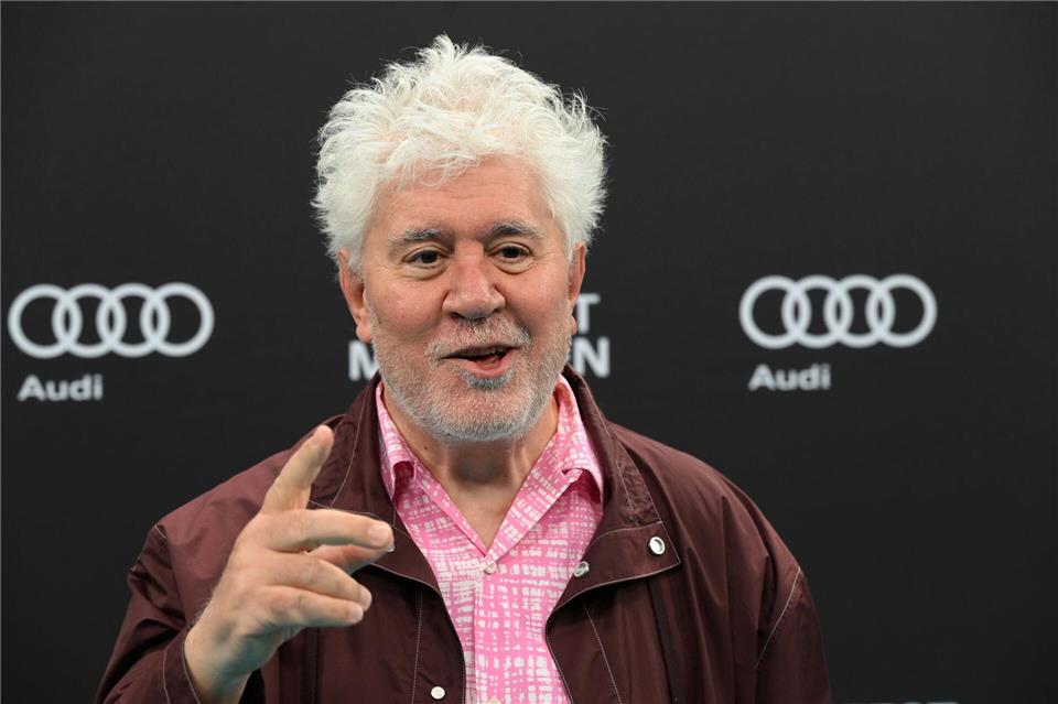Regisseur Pedro Almodóvar stellte Ende Juni beim Münchner Filmfest seinen neuen Film „Bitteres Fest“ vor. (Archivbild)Felix Hörhager/dpa