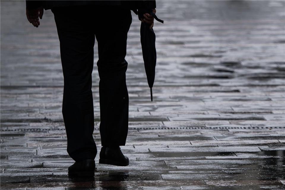 Regnerisches Wetter wird in Rheinland-Pfalz und dem Saarland erwartet. (Symbolbild)Andreas Arnold/dpa