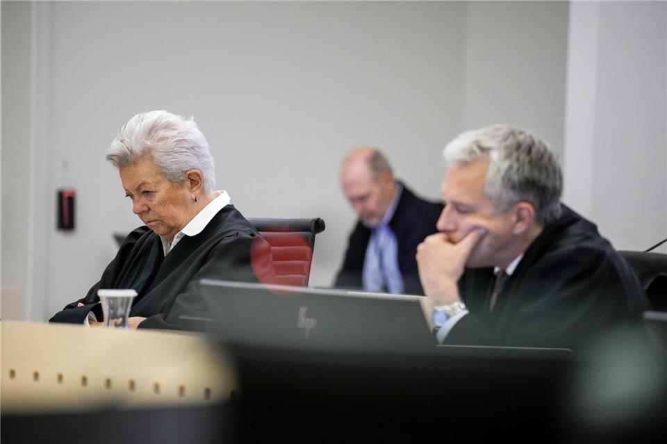 Regungslos nehmen Høibys Verteidiger das Urteil gegen ihren Mandaten auf. Stian Lysberg Solum/NTB/dpa