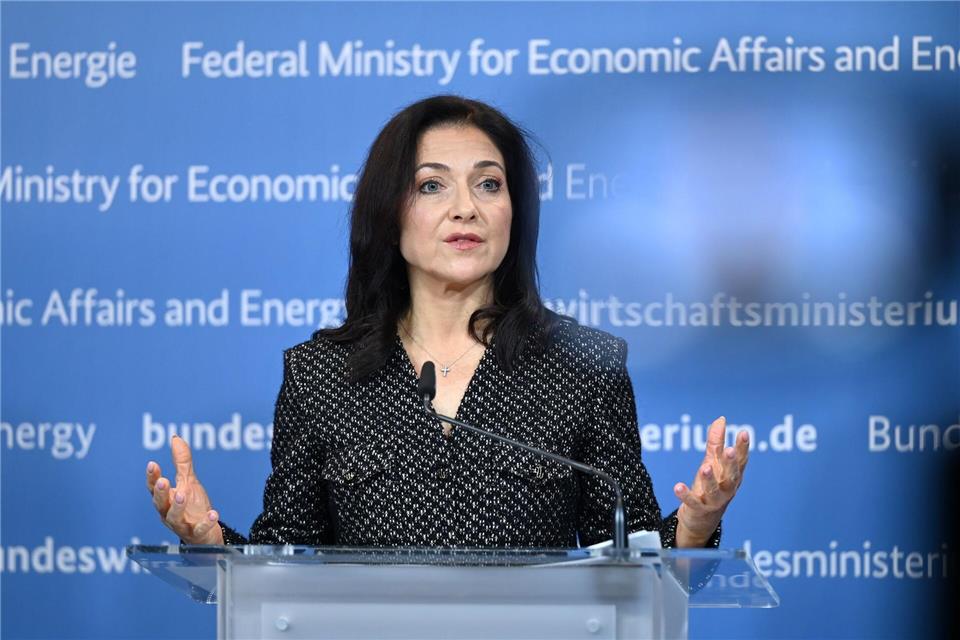 Reiche soll mit Klingbeil Vorschläge für Entlastungen machen. (Archivbild)Elisa Schu/dpa